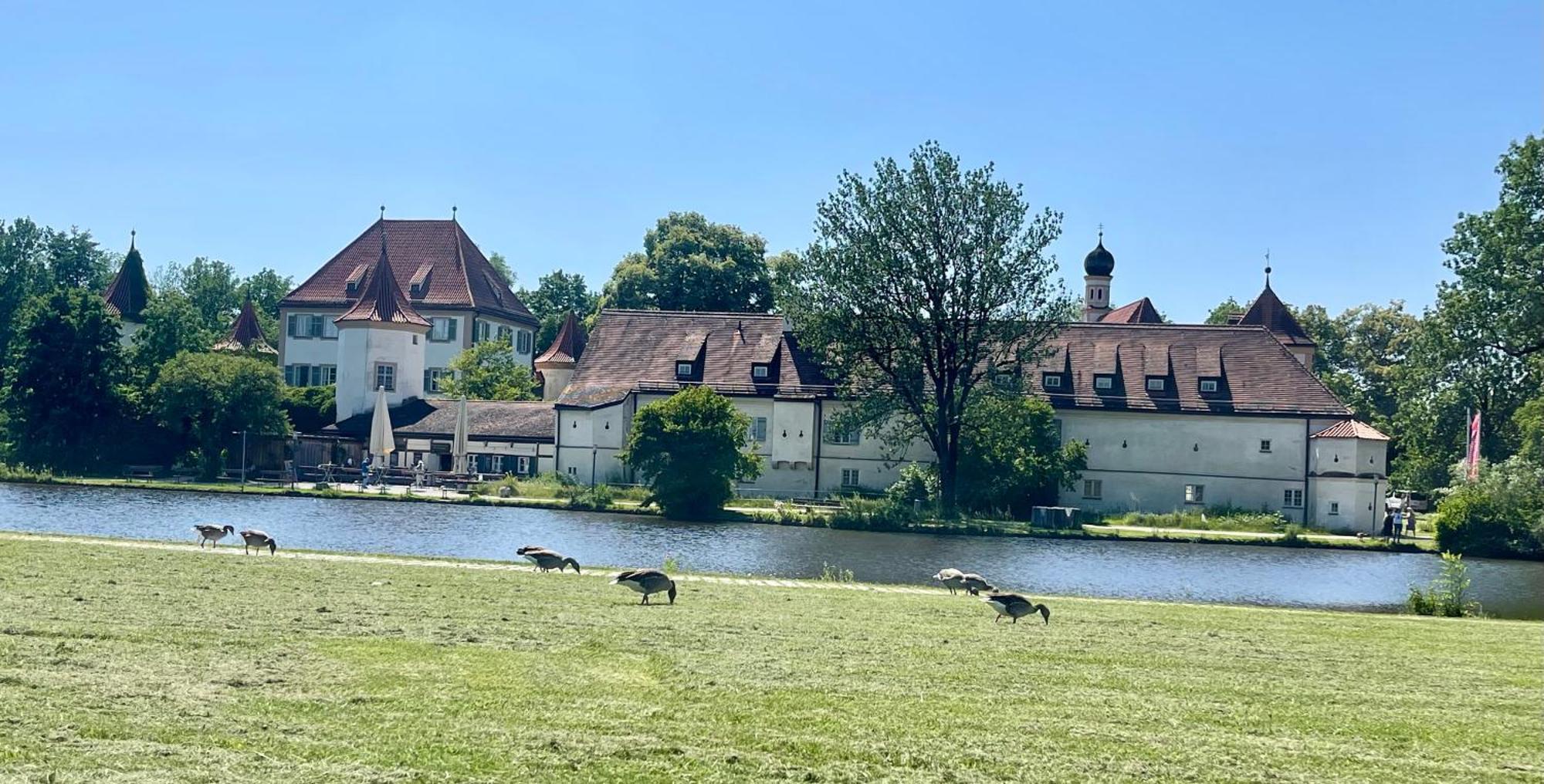 Erdgeschosswohnung Neben Schloss Blutenburg Mit Privatem Garten Мюнхен Екстериор снимка